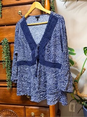 Torrid 2 (2x) Navy Printed Crochet-Trim Tunic Style Blouse with Tassel Ties